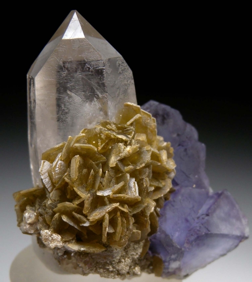 Fluorite, Quartz, Siderite from Panasquiera, Barroca Grande, Portugal [db_pics/pics/mk267c.jpg]