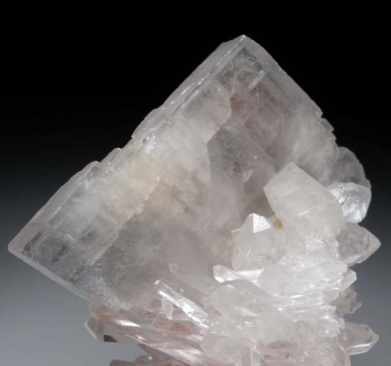 Barite on Quartz from Jinkouhe District, Leshan, Sichuan, China [db_pics/pics/mk450d.jpg]