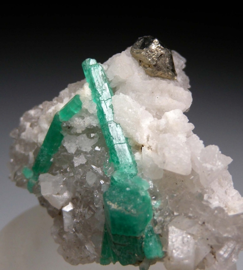 Emerald with Pyrite from Panjshir, Afghanistan [db_pics/pics/mk584c.jpg]