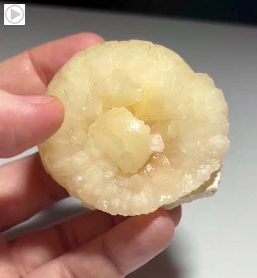 Stellerite from Jalgaon, Maharshtra State, India [db_pics/pics/mk620.mp4]