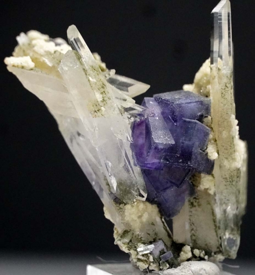 Fluorite on Quartz from Yaogangxian Mine, Hunan, China [db_pics/pics/mk898b.jpg]