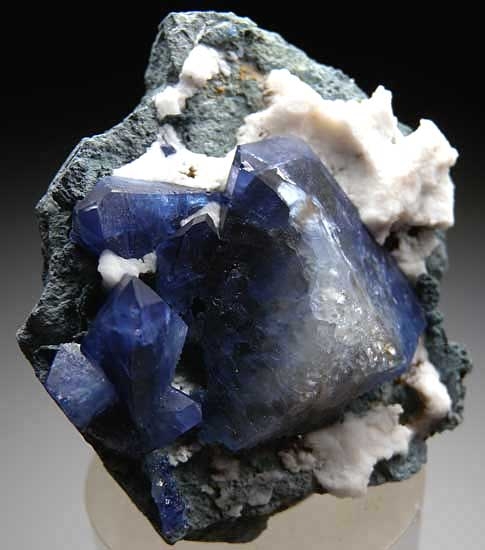 Benitoite from Gem Mine, San Benito Co., California [db_pics/pics/na154c.jpg]