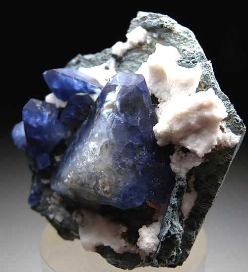 Benitoite from Gem Mine, San Benito Co., California [db_pics/pics/na154d.jpg]