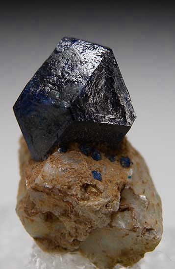 Boleite on Anglesite from Amelia Mine, Santa Rosalia, Baja California, Mexico [db_pics/pics/na545c.jpg]
