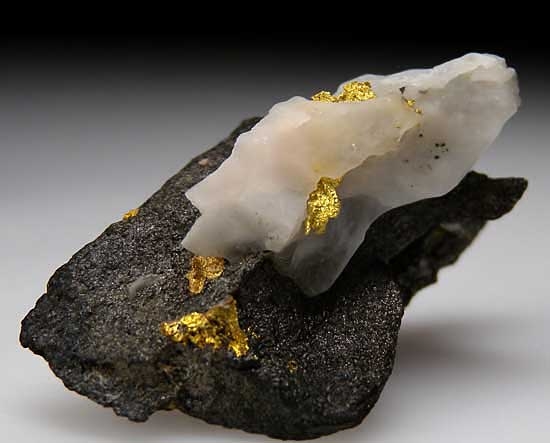 Gold from St. Johns, Newfoundland, Canada [db_pics/pics/na605a.jpg]