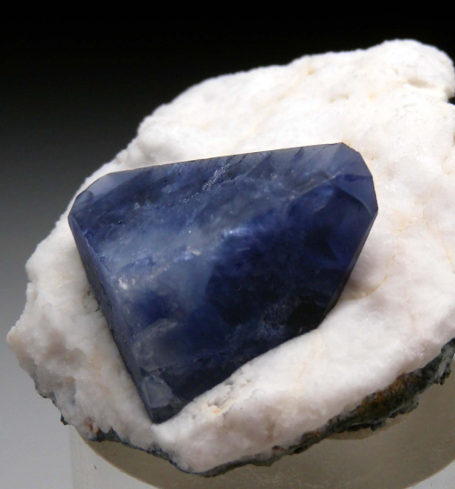 Benitoite from Gem Mine, San Benito Co., California, USA [db_pics/pics/p171c.jpg]