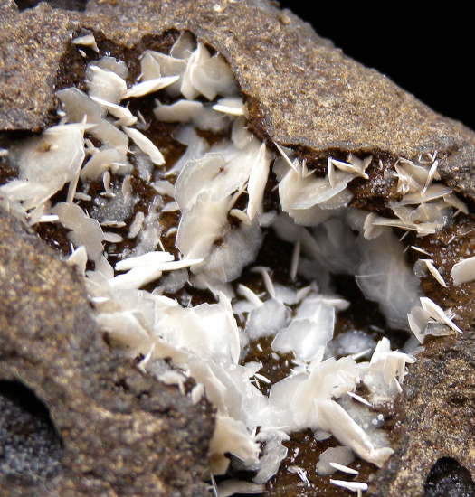 Levyne, Offretite from Beech Creek, Grant County, Oregon, USA [db_pics/pics/p192c.jpg]