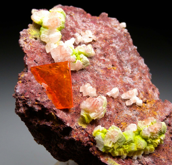 Wulfenite with Calcite, Mottramite from Los Lamentos, Chihuahua, Mexico [db_pics/pics/p194b.jpg]