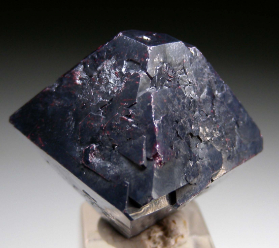 Cuprite from Poteryaevskoe Mine, Rubtsovskoe Deposit, Western Siberia, Russia [db_pics/pics/p253b.jpg]