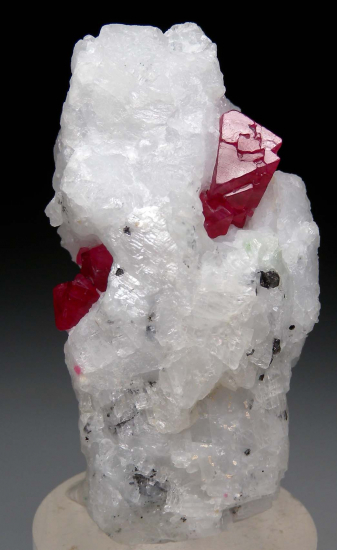 Spinel from Raziki Mine, Taita-Taveta District, Eastern Prov., Kenya [db_pics/pics/p255a.jpg]