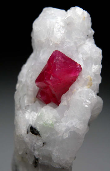 Spinel from Raziki Mine, Taita-Taveta District, Eastern Prov., Kenya [db_pics/pics/p255b.jpg]