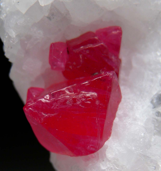 Spinel from Raziki Mine, Taita-Taveta District, Eastern Prov., Kenya [db_pics/pics/p255e.jpg]
