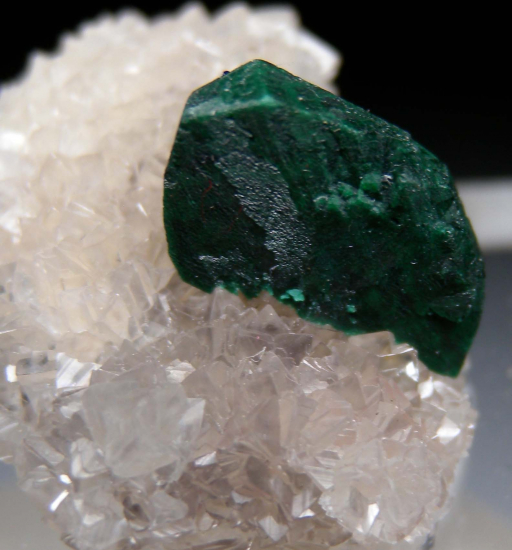 Malachite after Azurite on Smithsonite from Tsumeb, Namibia [db_pics/pics/p273c.jpg]