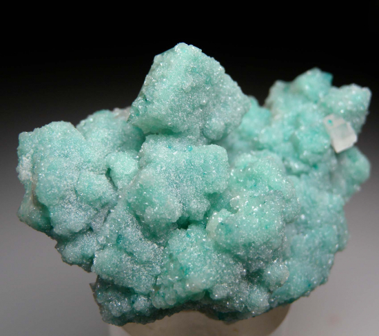 Dioptase, Calcite from Tsumeb, Namibia [db_pics/pics/p276b.jpg]