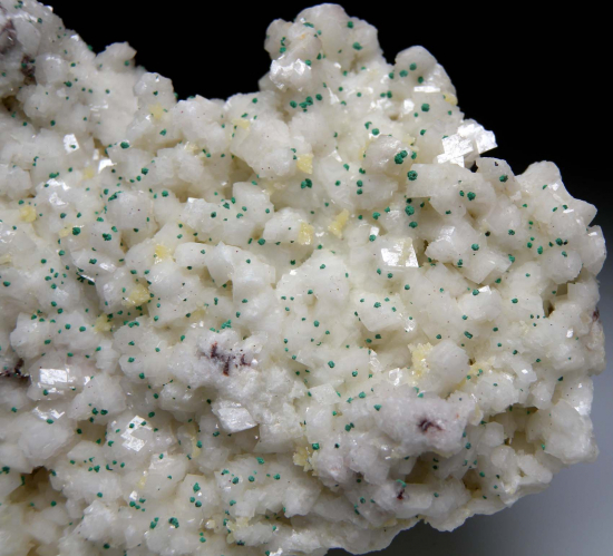 Mimetite, Malachite on Dolomite from Tsumeb, Namibia [db_pics/pics/p279d.jpg]