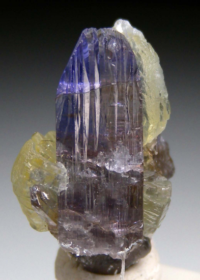 Prehnite on Tanzanite from Merelani Hills, Arusha, Tanzania [db_pics/pics/p297a.jpg]