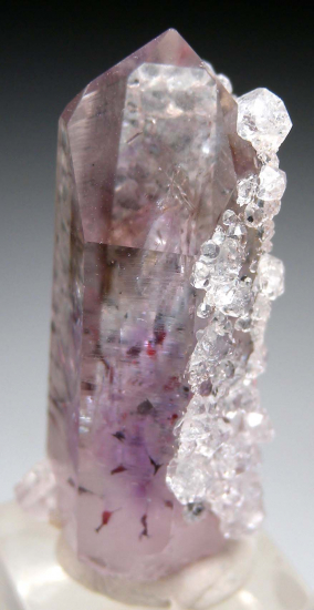 Analcime on Quartz from Goboboseb Mtns., Erongo Region, Namibia [db_pics/pics/p301b.jpg]