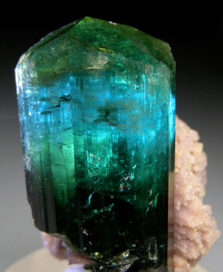 Indicolite with Lepidolite from Xanda Mine, Virgem da Lapa, Minas Gerais, Brazil [db_pics/pics/p315c.jpg]