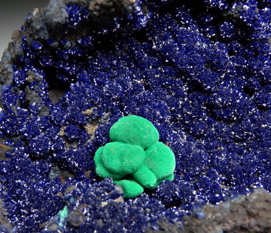 Malachite on Azurite from Bisbee, Cochise Co., Arizona, USA [db_pics/pics/p382c.jpg]