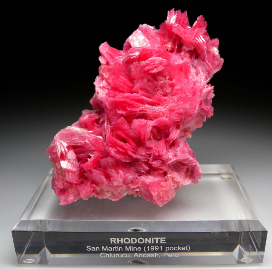 Rhodonite from San Martin Mine, Chiuruco, Ancash Dept., Peru [db_pics/pics/p383a.jpg]