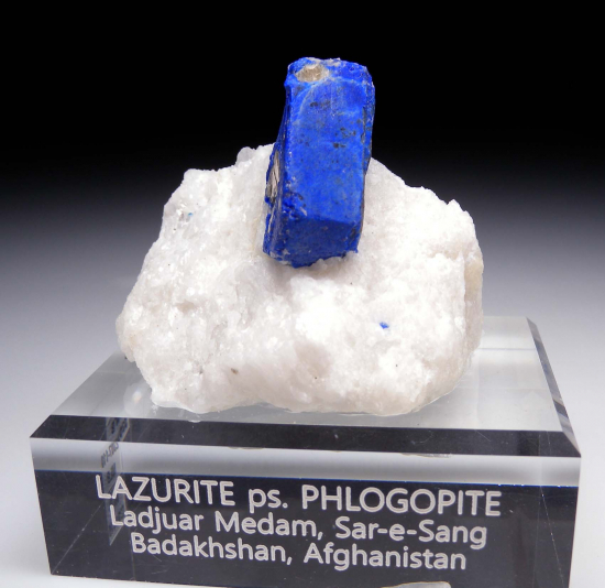 Lazurite ps. Phlogopite from Ladjuar Medam, Sar-e-Sang, Badakhshan, Afghanistan [db_pics/pics/p389a.jpg]