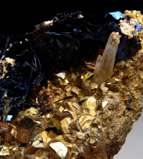 Covellite on Pyrite from Butte, Silver Bow Co., Montana, USA [db_pics/pics/p400d.jpg]