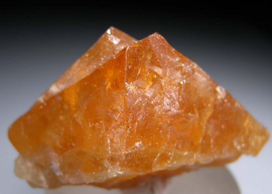 Scheelite from Mt Xuebaoding, Ping Wu, Sichuan Prov., China [db_pics/pics/p403b.jpg]