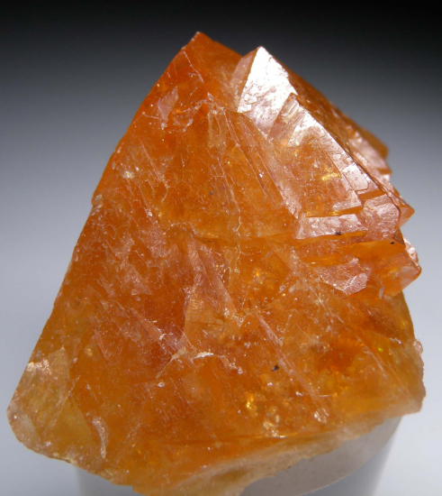 Scheelite from Mt Xuebaoding, Ping Wu, Sichuan Prov., China [db_pics/pics/p403c.jpg]