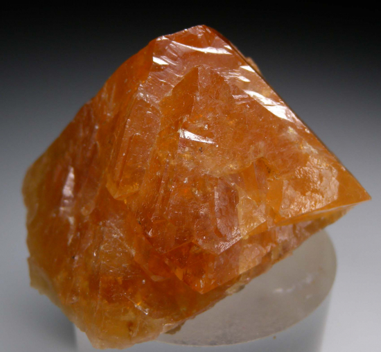 Scheelite from Mt Xuebaoding, Ping Wu, Sichuan Prov., China [db_pics/pics/p403d.jpg]