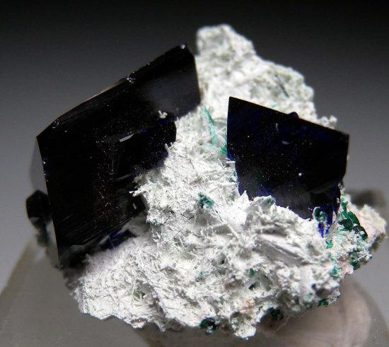 Azurite with Brochantite from Milpillas Mine, Cuitaca, Sonora, Mexico [db_pics/pics/p408a.jpg]
