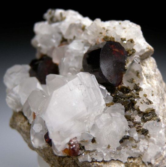 Vesuvianite with Calcite from Kharan, Balochistan, Pakistan [db_pics/pics/p442c.jpg]
