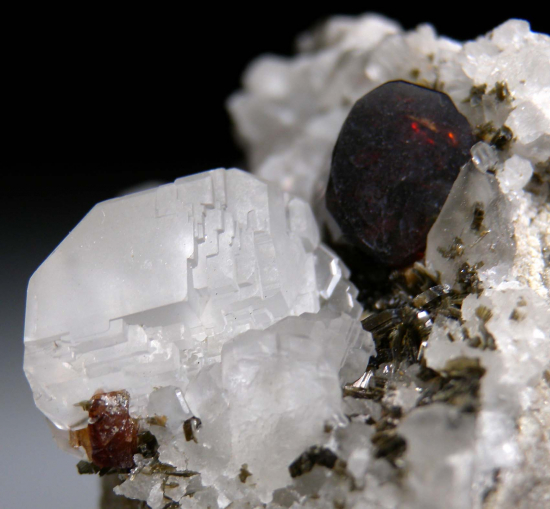 Vesuvianite with Calcite from Kharan, Balochistan, Pakistan [db_pics/pics/p442d.jpg]