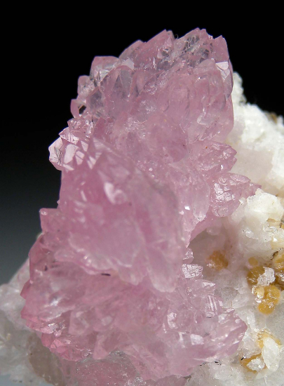 Rose Quartz from Sapucaia Mine, Galileia, Minas Gerais, Brazil [db_pics/pics/p445b.jpg]