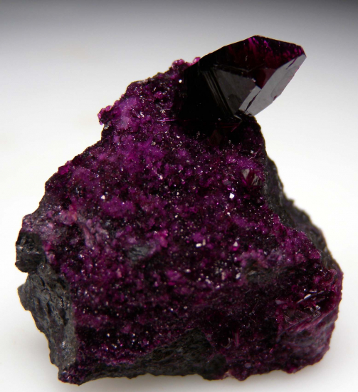 Kammererite from Kop Krom Mine, Kop Daglari, Turkey [db_pics/pics/p485a.jpg]