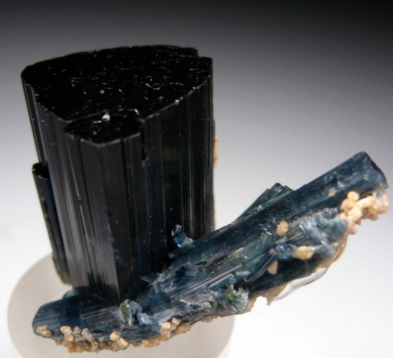 Tourmaline var. Indicolite from Ribeirao das Folhas, Minas Nova, Minas Gerais, Brazil [db_pics/pics/p486b.jpg]