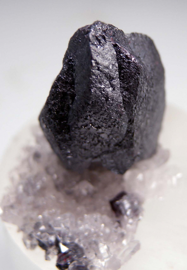 Cinnabar on Quartz from Tongren, Guizhou, China [db_pics/pics/p489b.jpg]