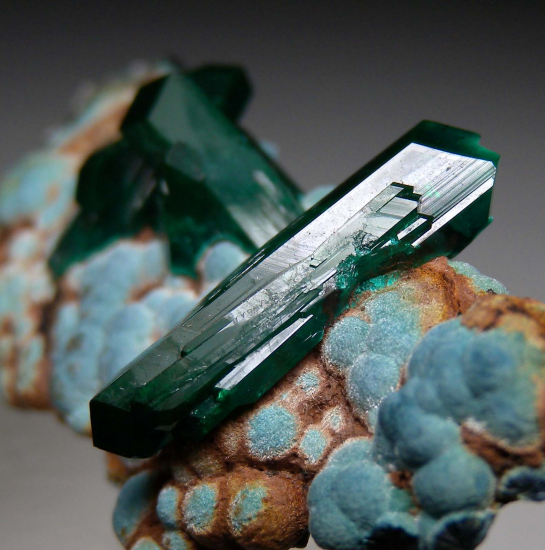 Dioptase on Plancheite from Mashamba West Mine, Katanga, DR Congo [db_pics/pics/p493b.jpg]