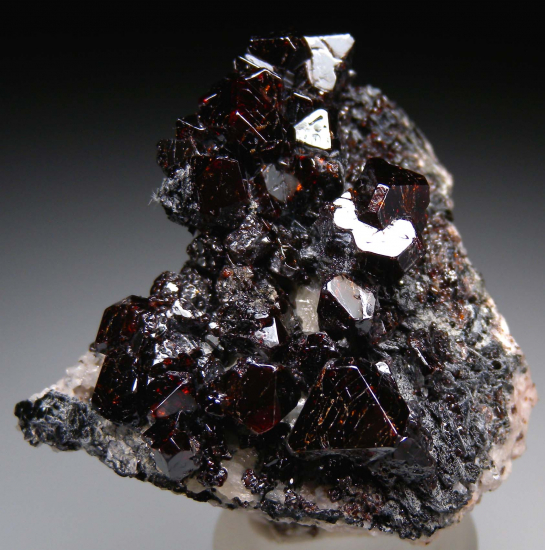 Pyrochlore from Veshnovogorsk Vein #140, Middle Urals, Russia [db_pics/pics/p525a.jpg]