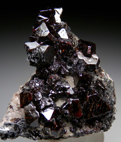Pyrochlore from Veshnovogorsk Vein #140, Middle Urals, Russia [db_pics/pics/p525b.jpg]