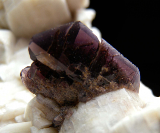 Axinite, Epidote on Albite from Thompson Peak, Plumas County, California, USA [db_pics/pics/p567c.jpg]