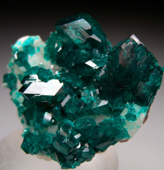 Dioptase on Calcite from Tsumeb, Namibia [db_pics/pics/p570b.jpg]