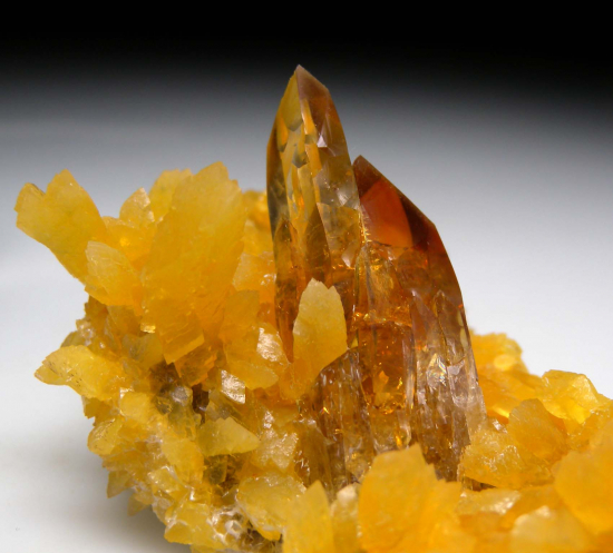 Barite on Calcite from Elk Creek, Meade Co., South Dakota, USA [db_pics/pics/p588d.jpg]