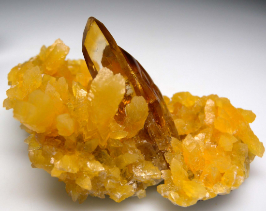 Barite on Calcite from Elk Creek, Meade Co., South Dakota, USA [db_pics/pics/p588e.jpg]