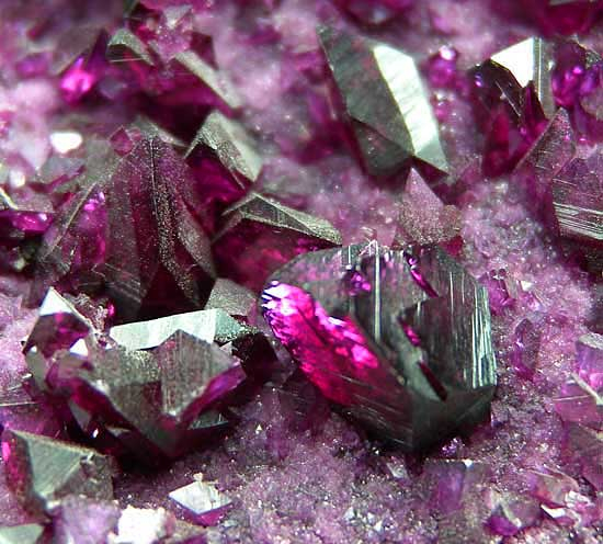 Kammererite from Kop Krom Mine, Kop Daglari, East Anatolia, Turkey [db_pics/pics/p604b.jpg]