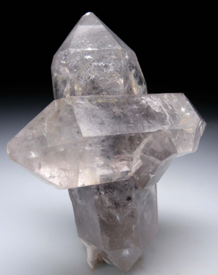 Quartz 'Cross' from Jinkouhe District, Leshan, Sichuan, China [db_pics/pics/p605b.jpg]