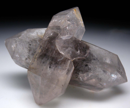 Quartz 'Cross' from Jinkouhe District, Leshan, Sichuan, China [db_pics/pics/p605c.jpg]