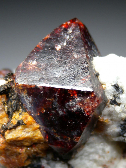Zircon from Manogay, Dari-i-Pech, Kunar Prov., Afghanistan [db_pics/pics/p614c.jpg]