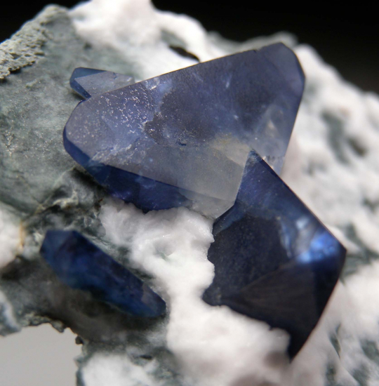Benitoite from Gem Mine, San Benito Co., California, USA [db_pics/pics/p623d.jpg]