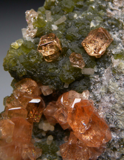 Grossular from Jeffrey Mine, Val-des-Sources, Quebec, Canada [db_pics/pics/p638b.jpg]
