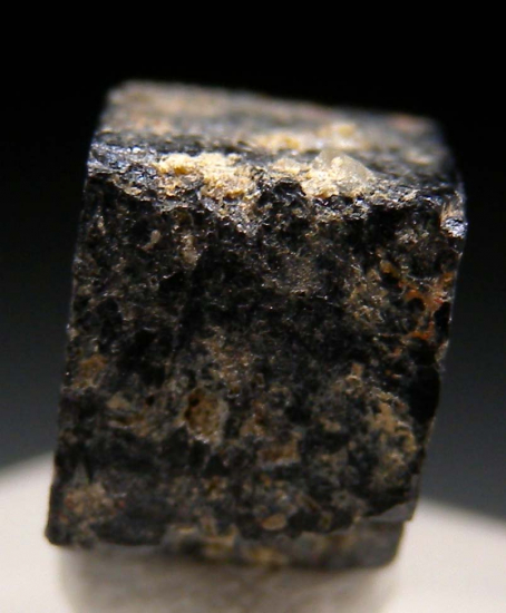 Lueshite from Lueshe carbonatite, Kivu Prov., Congo [db_pics/pics/p649c.jpg]